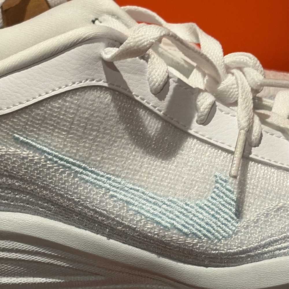 Nike GT Hustle Academy Basketball Shoes - Picture 12 of 15